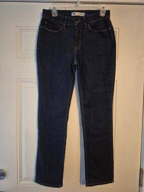 Levi Jeans 525 Straight Leg. size 8. Perfect Waist.